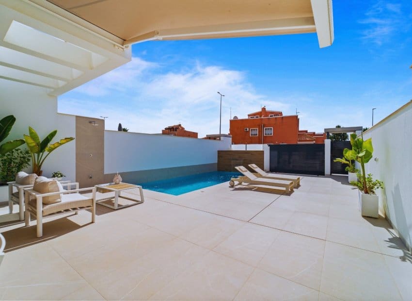3 quarto Moradia para venda em Los Montesinos com piscina - 425 000 € (Ref: 10029090)