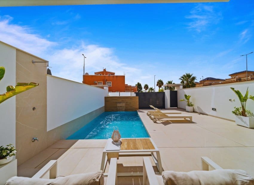 3 quarto Moradia para venda em Los Montesinos com piscina - 425 000 € (Ref: 10029090)