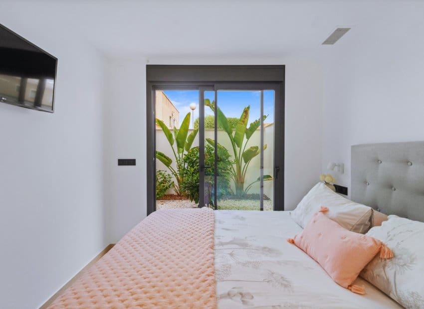 3 quarto Moradia para venda em Los Montesinos com piscina - 425 000 € (Ref: 10029090)