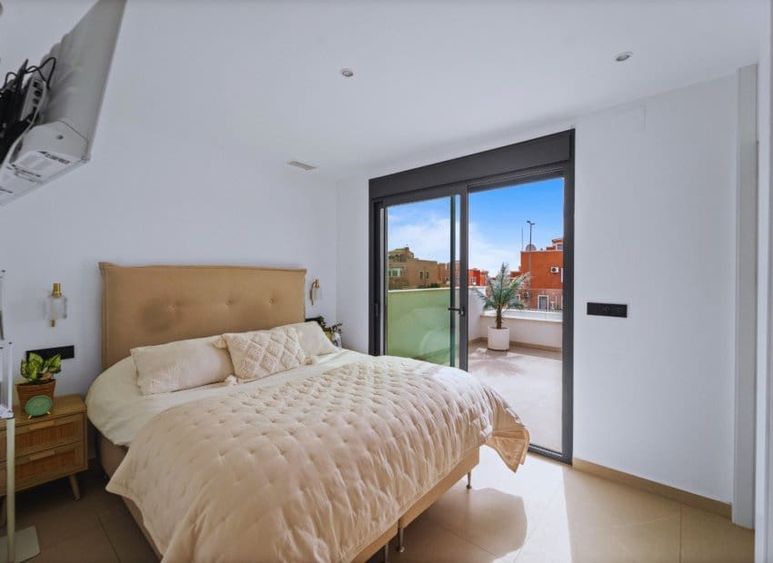 3 quarto Moradia para venda em Los Montesinos com piscina - 425 000 € (Ref: 10029090)