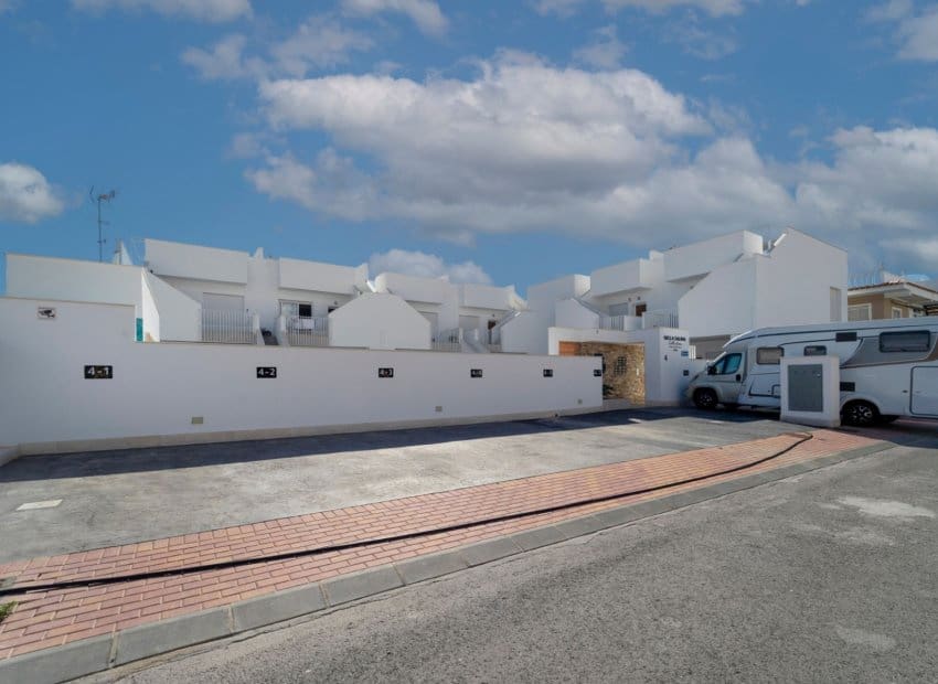 Apartamento de 2 habitaciones en San Pedro del Pinatar en venta con piscina garaje - 249.000 € (Ref: 10168875)