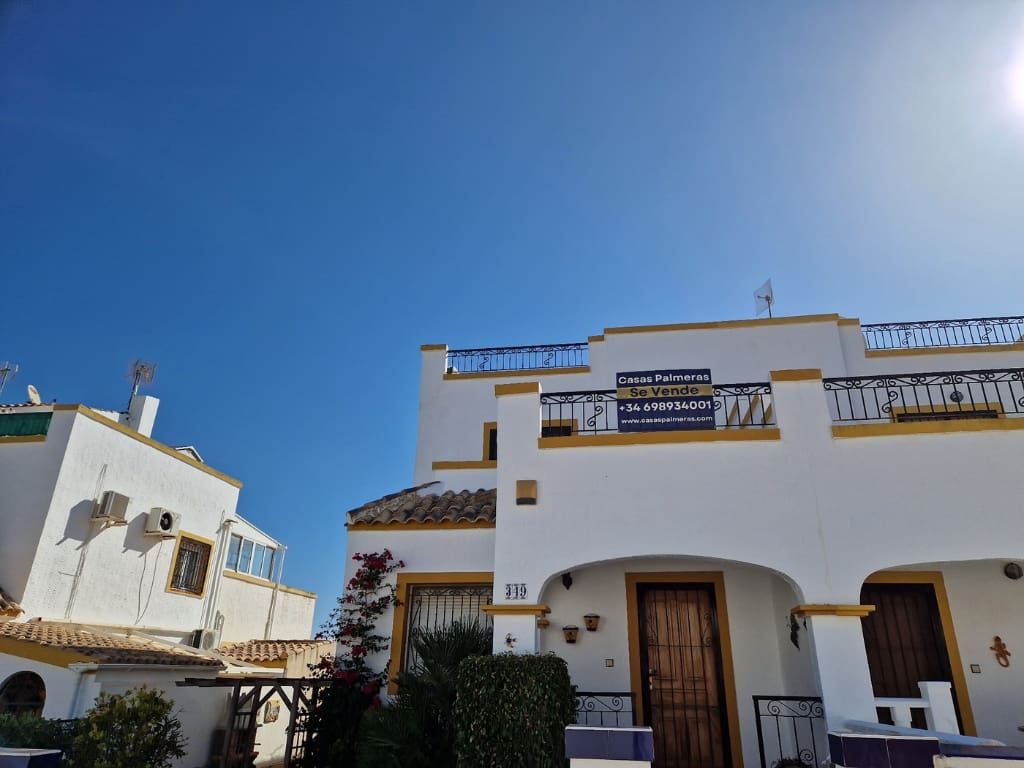 3 soverom Hus til salgs i Orihuela Costa med svømmebasseng garasje - € 165 000 (Ref: 7953297)