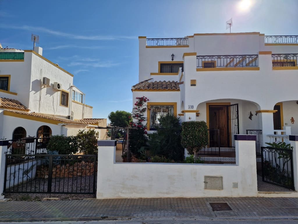 3 bedroom Townhouse for sale in La Florida, Orihuela with pool garage