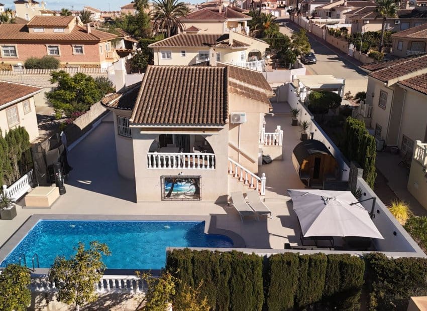 5 soveværelse Villa til salg i Benijofar med swimmingpool - € 495.000 (Ref: 8696034)