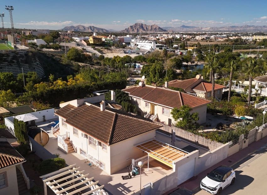 5 soveværelse Villa til salg i Benijofar med swimmingpool - € 495.000 (Ref: 8696034)