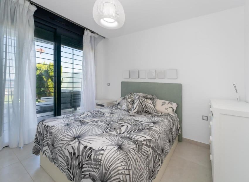 2 bedroom Beach Apartment for sale in Arenales del Sol with pool garage - € 520,000 (Ref: 9187772)