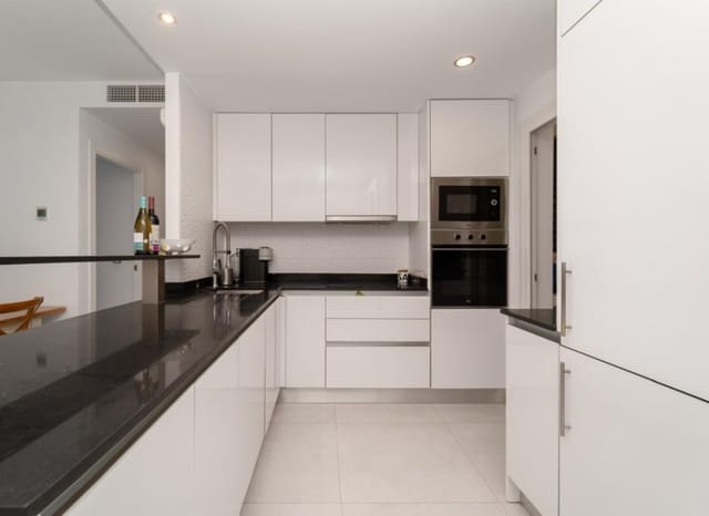 2 makuuhuone Ranta-asunto myytävänä paikassa Arenales del Sol, Elche / Elx mukana uima-altaan 
autotalli - 520 000 € (Ref: 9187772)