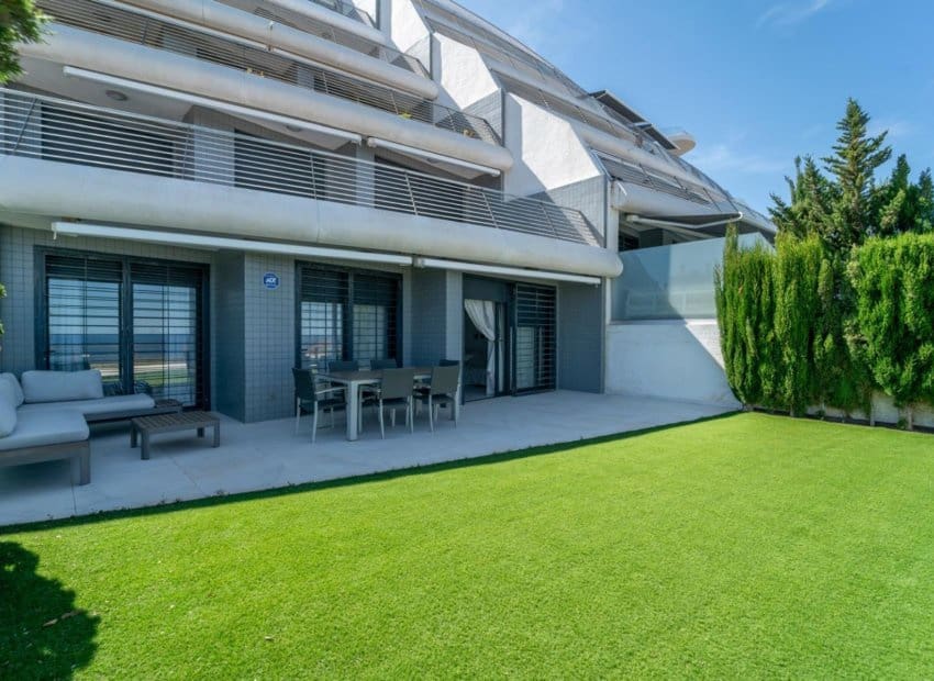 2 bedroom Beach Apartment for sale in Arenales del Sol with pool garage - € 520,000 (Ref: 9187772)