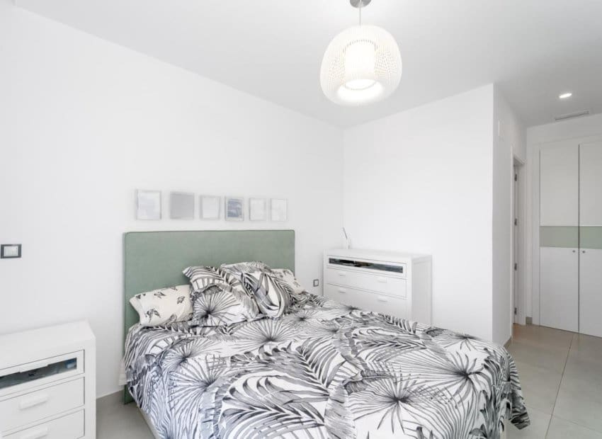 2 bedroom Beach Apartment for sale in Arenales del Sol with pool garage - € 520,000 (Ref: 9187772)