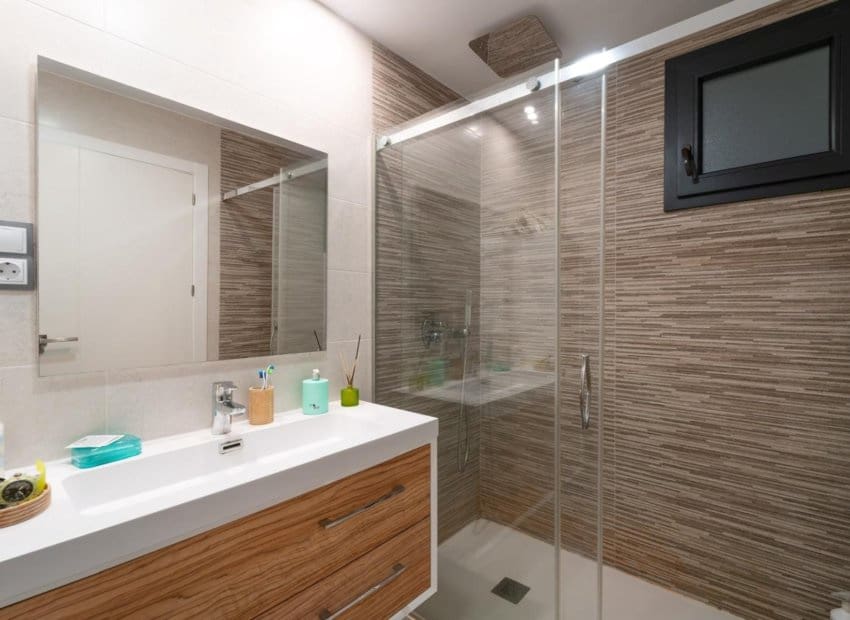 2 bedroom Beach Apartment for sale in Arenales del Sol with pool garage - € 520,000 (Ref: 9187772)