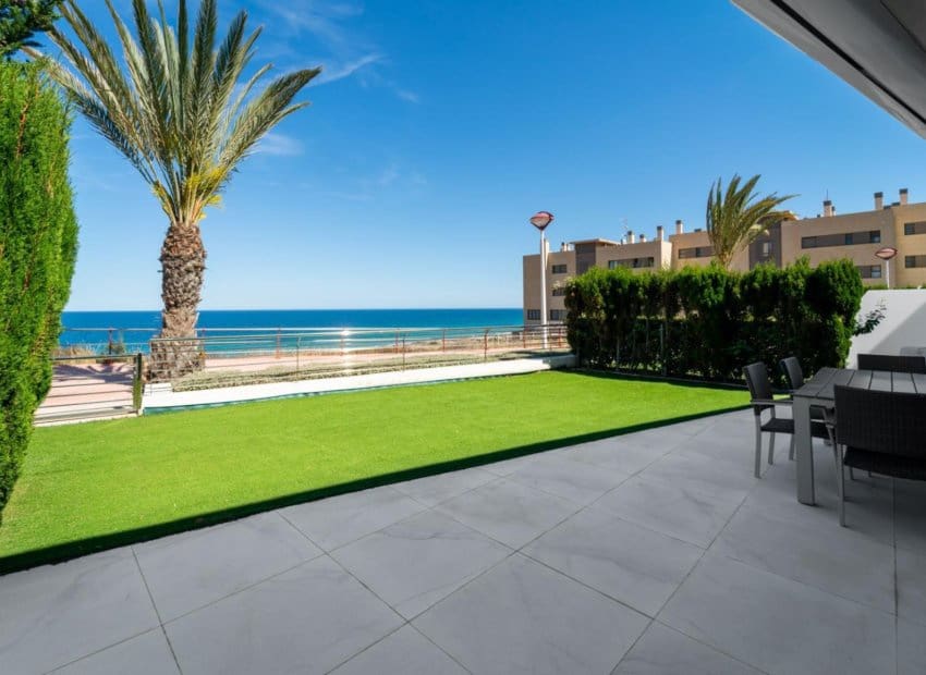 2 bedroom Beach Apartment for sale in Arenales del Sol with pool garage - € 520,000 (Ref: 9187772)
