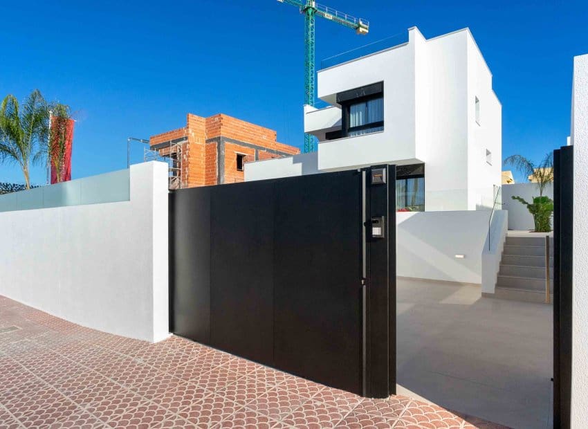 3 bedroom Villa for sale in Rojales with pool - € 549,000 (Ref: 9189255)