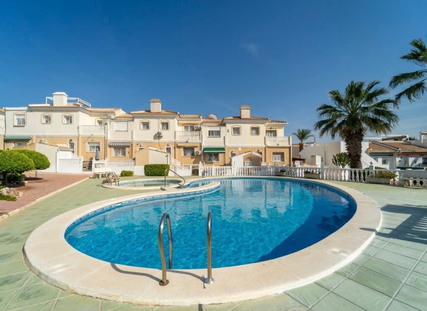 2 bedroom Villa for sale in Monte Azul with pool - € 299,000 (Ref: 9814083)