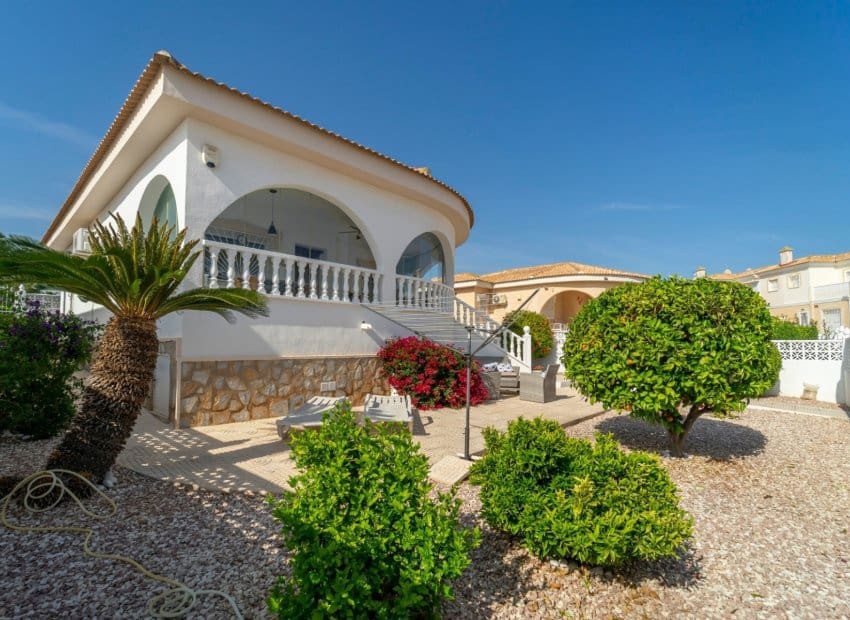 2 bedroom Villa for sale in Monte Azul with pool - € 299,000 (Ref: 9814083)