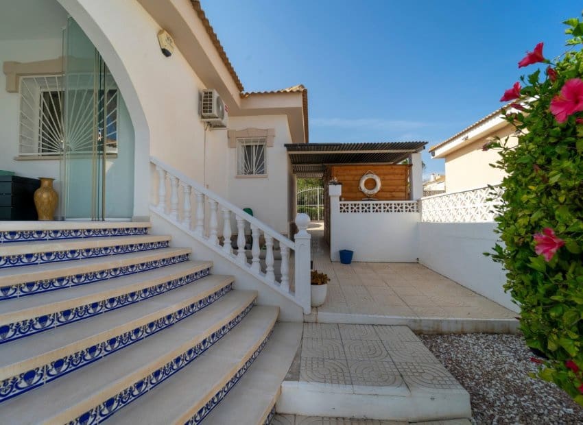 2 bedroom Villa for sale in Monte Azul with pool - € 299,000 (Ref: 9814083)