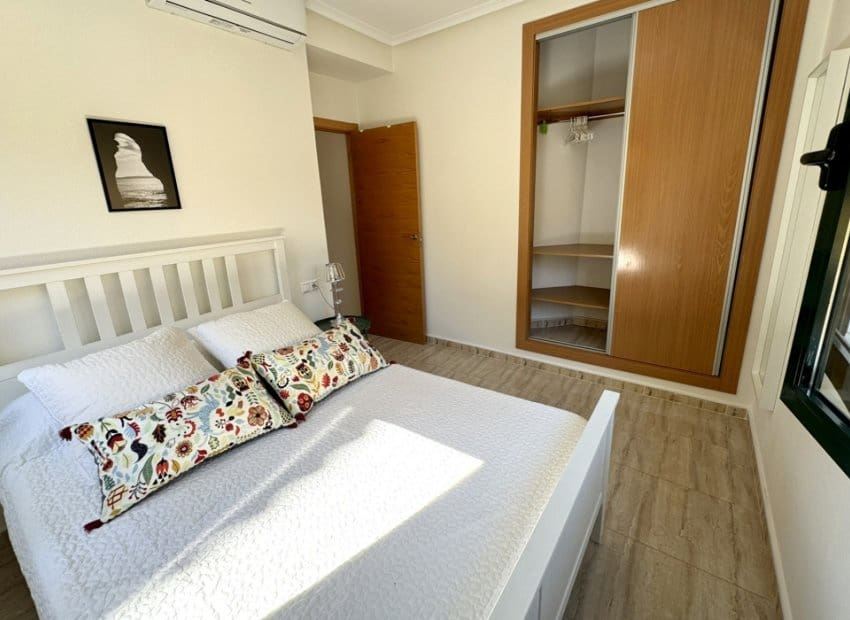 2 chambre Villa/Maison Semi-Mitoyenne à vendre à Ciudad Quesada avec piscine - 250 000 € (Ref: 9816641)