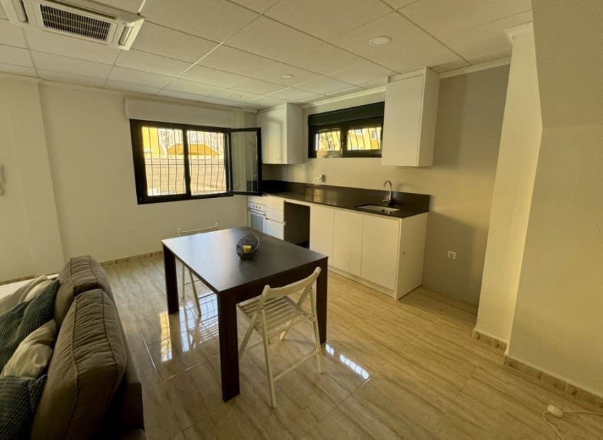 2 chambre Villa/Maison Semi-Mitoyenne à vendre à Ciudad Quesada avec piscine - 250 000 € (Ref: 9816641)