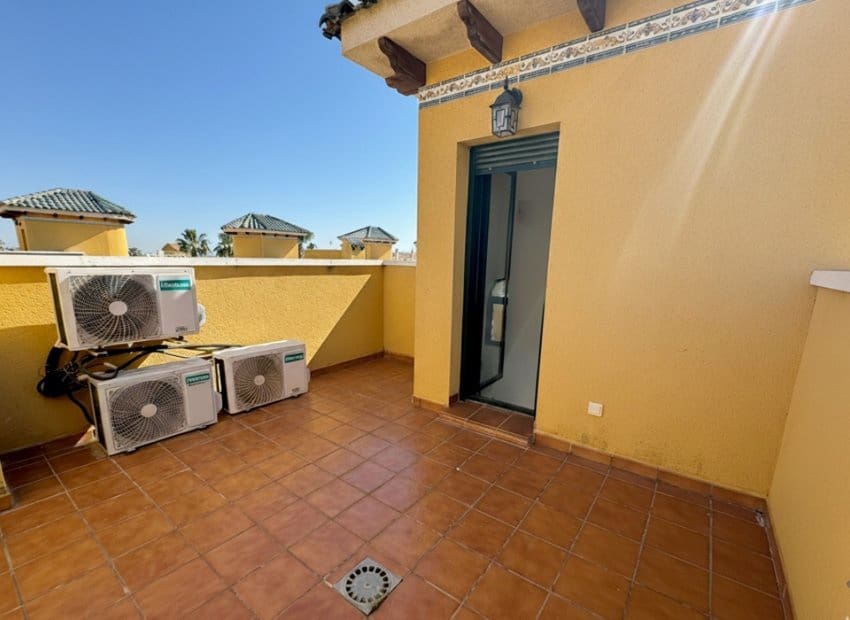 2 chambre Villa/Maison Semi-Mitoyenne à vendre à Ciudad Quesada avec piscine - 250 000 € (Ref: 9816641)