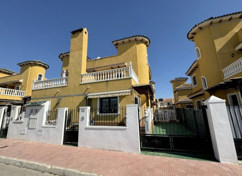 2 chambre Villa/Maison Semi-Mitoyenne à vendre à Ciudad Quesada avec piscine - 250 000 € (Ref: 9816641)
