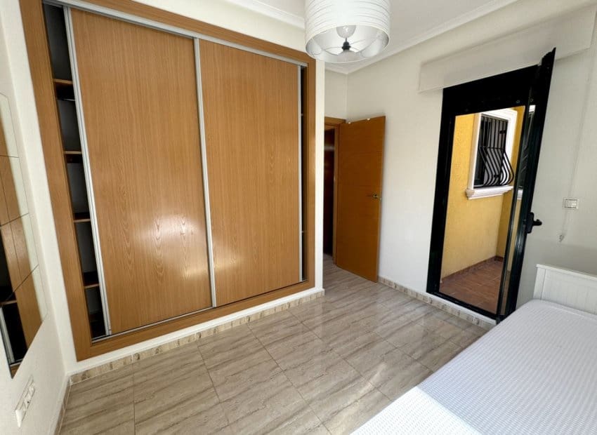 2 chambre Villa/Maison Semi-Mitoyenne à vendre à Ciudad Quesada avec piscine - 250 000 € (Ref: 9816641)