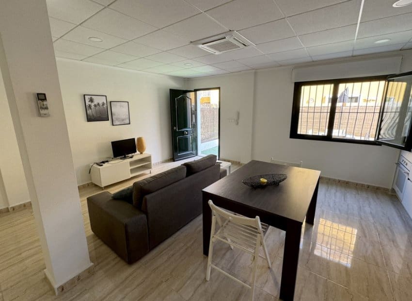 2 chambre Villa/Maison Semi-Mitoyenne à vendre à Ciudad Quesada avec piscine - 250 000 € (Ref: 9816641)