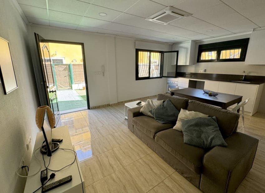 2 chambre Villa/Maison Semi-Mitoyenne à vendre à Ciudad Quesada avec piscine - 250 000 € (Ref: 9816641)