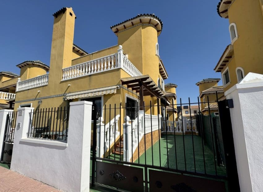 2 chambre Villa/Maison Semi-Mitoyenne à vendre à Ciudad Quesada avec piscine - 250 000 € (Ref: 9816641)