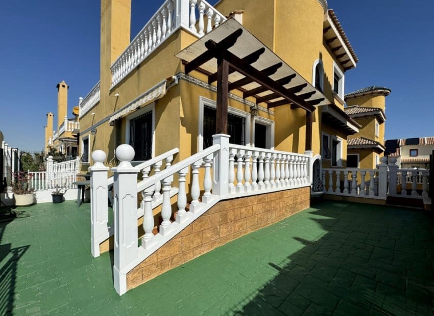 2 chambre Villa/Maison Semi-Mitoyenne à vendre à Ciudad Quesada avec piscine - 250 000 € (Ref: 9816641)