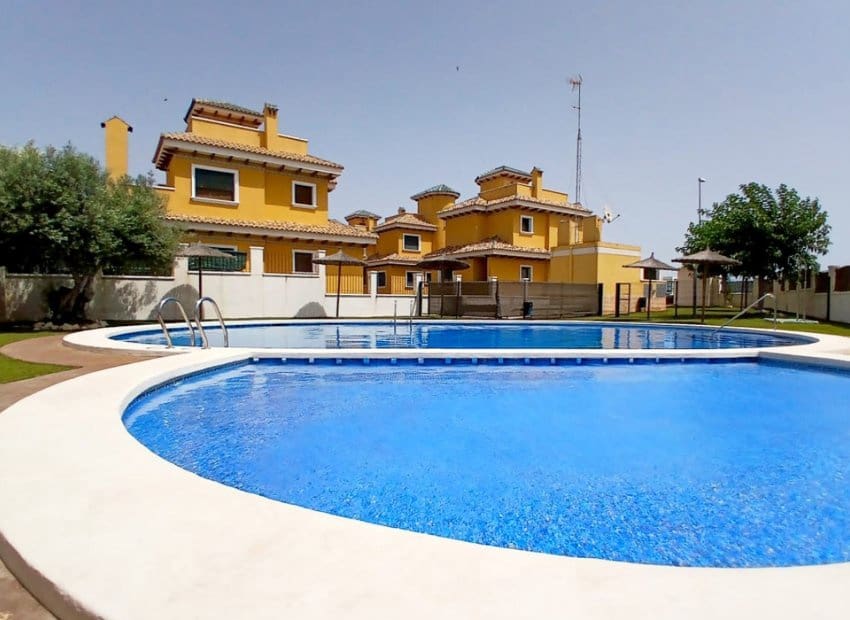 2 chambre Villa/Maison Semi-Mitoyenne à vendre à Ciudad Quesada avec piscine - 250 000 € (Ref: 9816641)