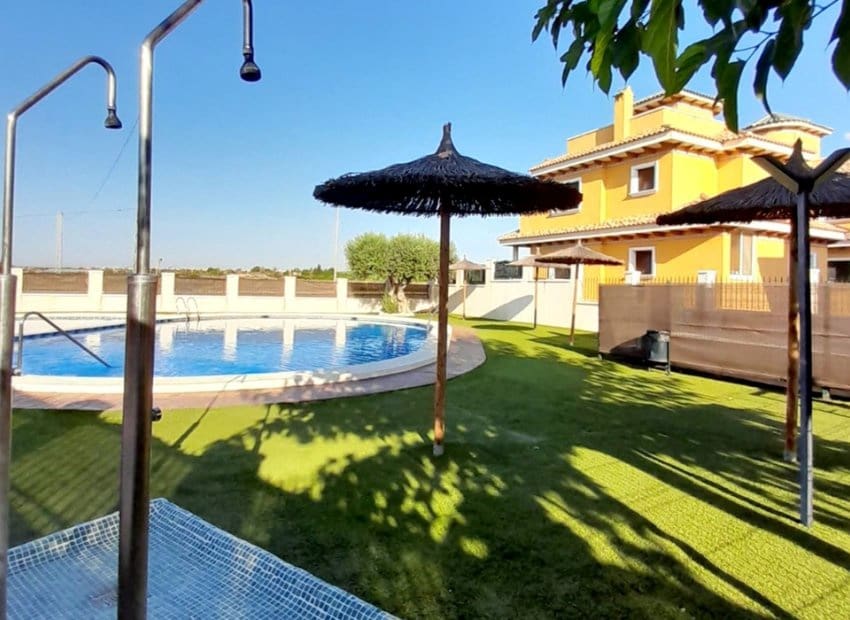 2 chambre Villa/Maison Semi-Mitoyenne à vendre à Ciudad Quesada avec piscine - 250 000 € (Ref: 9816641)