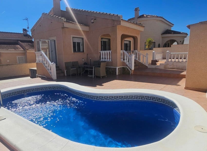 2 bedroom Villa for sale in Rojales with pool - € 285,000 (Ref: 9867946)