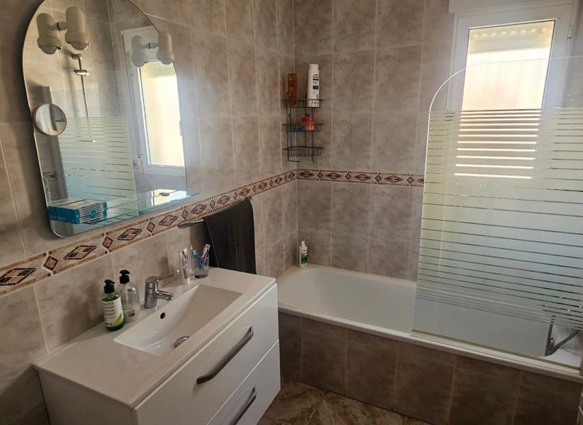 2 bedroom Villa for sale in Rojales with pool - € 285,000 (Ref: 9867946)