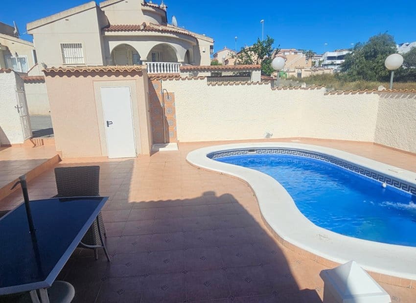 2 bedroom Villa for sale in Rojales with pool - € 285,000 (Ref: 9867946)