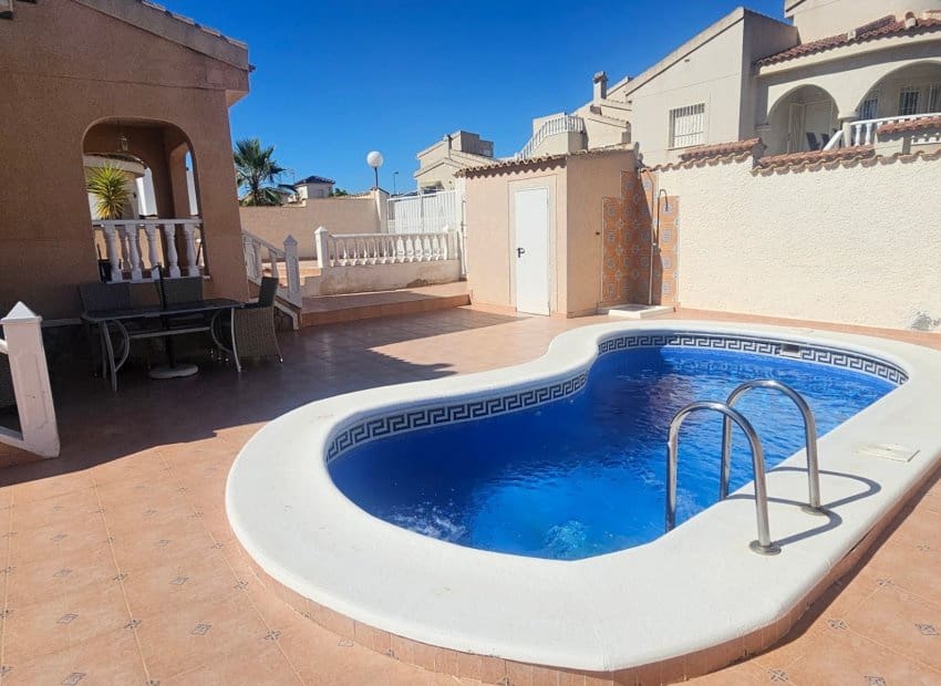 2 bedroom Villa for sale in Rojales with pool - € 285,000 (Ref: 9867946)