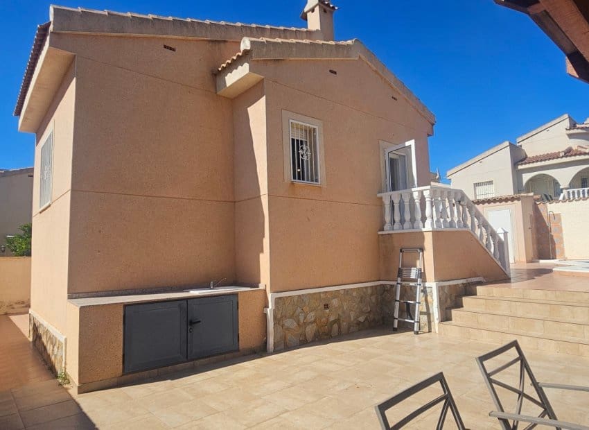 2 bedroom Villa for sale in Rojales with pool - € 285,000 (Ref: 9867946)