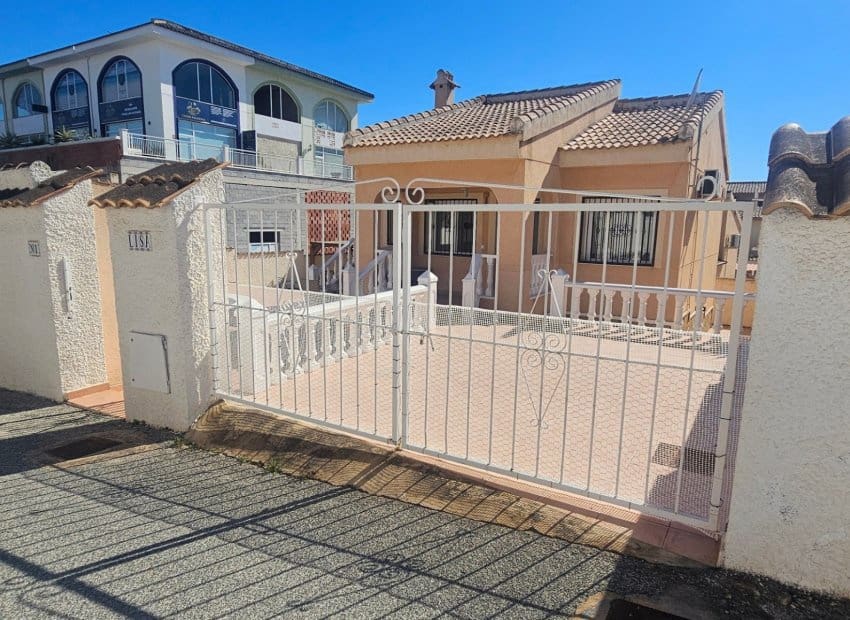 2 bedroom Villa for sale in Rojales with pool - € 285,000 (Ref: 9867946)