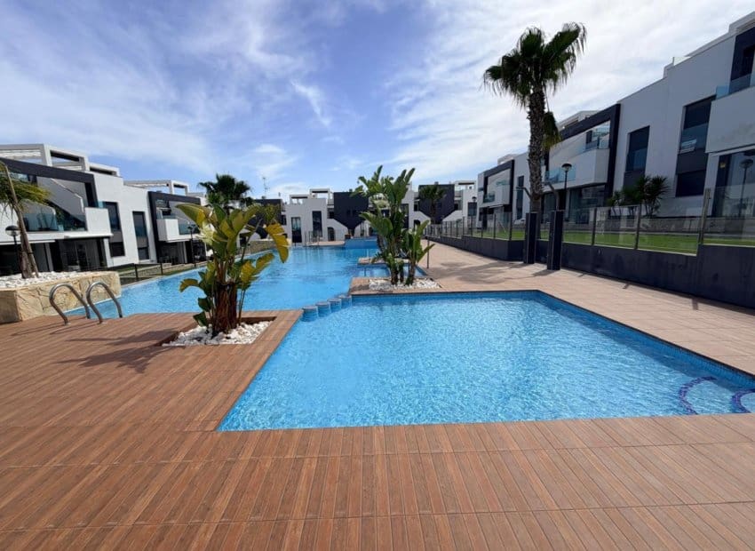 2 bedroom Apartment for sale in Punta Prima with pool garage - € 294,500 (Ref: 9928608)