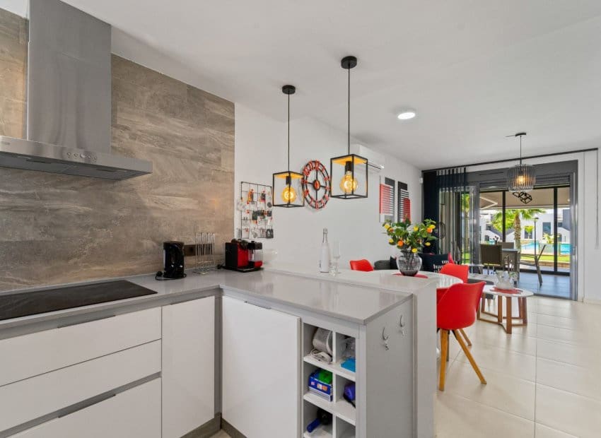 2 bedroom Apartment for sale in Punta Prima with pool garage - € 294,500 (Ref: 9928608)