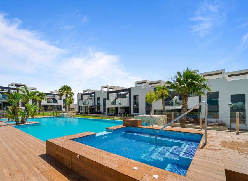 2 bedroom Apartment for sale in Punta Prima with pool garage - € 294,500 (Ref: 9928608)