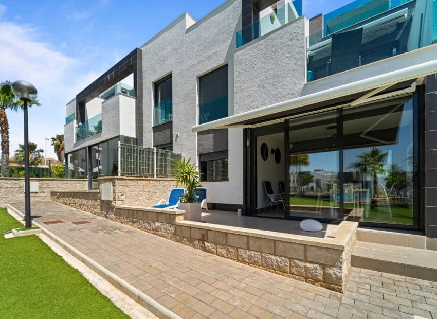2 bedroom Apartment for sale in Punta Prima with pool garage - € 294,500 (Ref: 9928608)