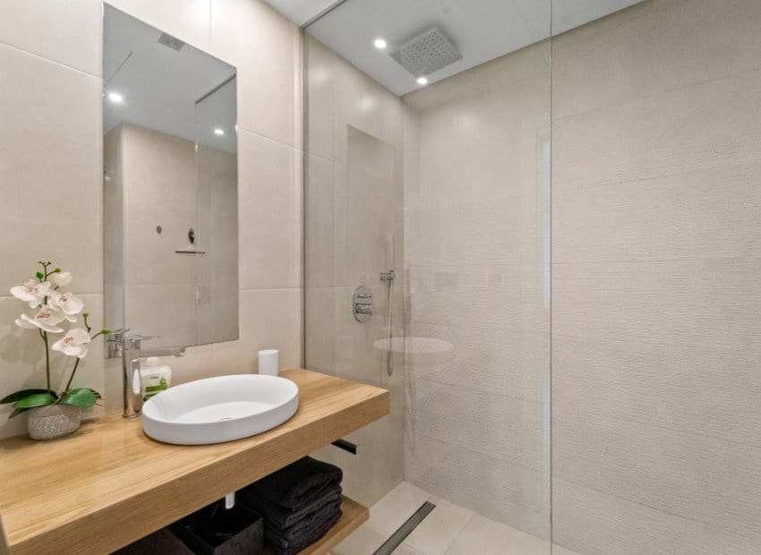 2 bedroom Apartment for sale in Punta Prima with pool garage - € 294,500 (Ref: 9928608)