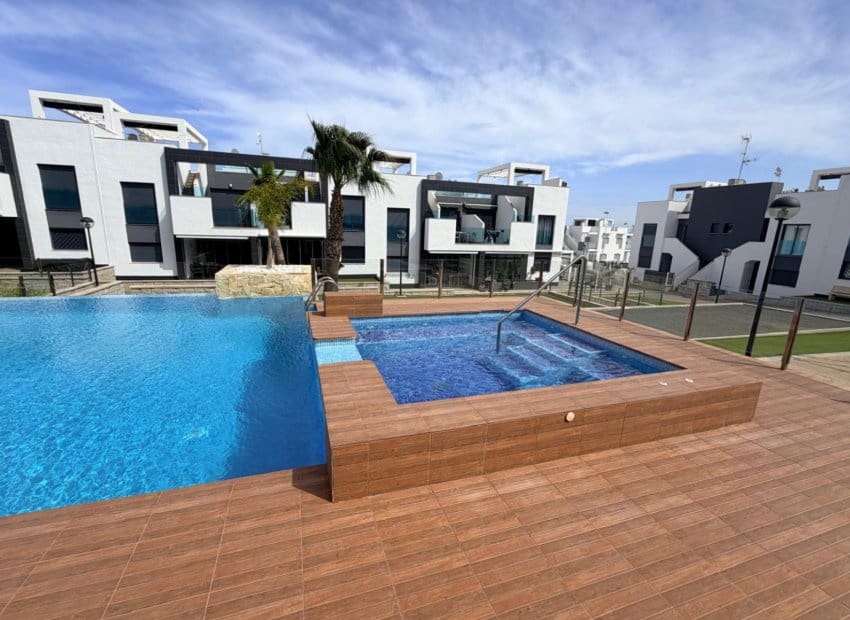 2 bedroom Apartment for sale in Punta Prima with pool garage - € 294,500 (Ref: 9928608)