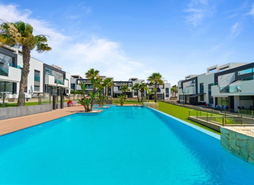 2 bedroom Apartment for sale in Punta Prima with pool garage - € 294,500 (Ref: 9928608)