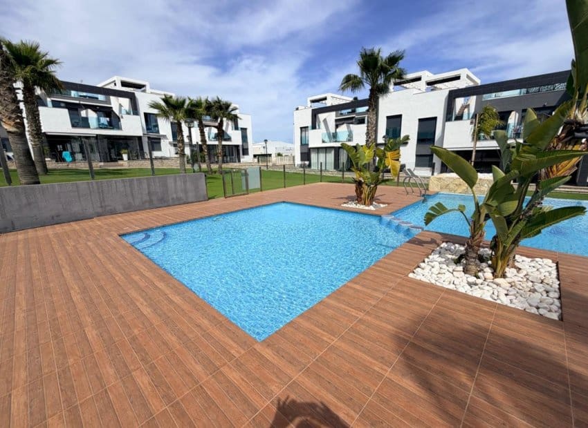 2 bedroom Apartment for sale in Punta Prima with pool garage - € 294,500 (Ref: 9928608)