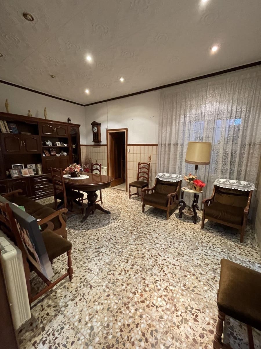 3 bedroom Villa for sale in Elda € 60,000 (Ref 8152342)