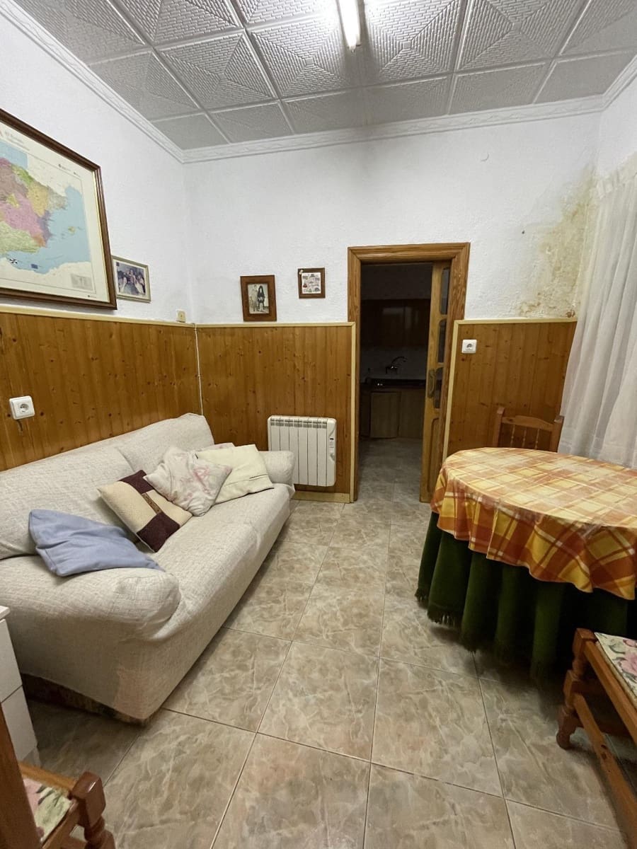 3 bedroom Villa for sale in Elda € 60,000 (Ref 8152342)