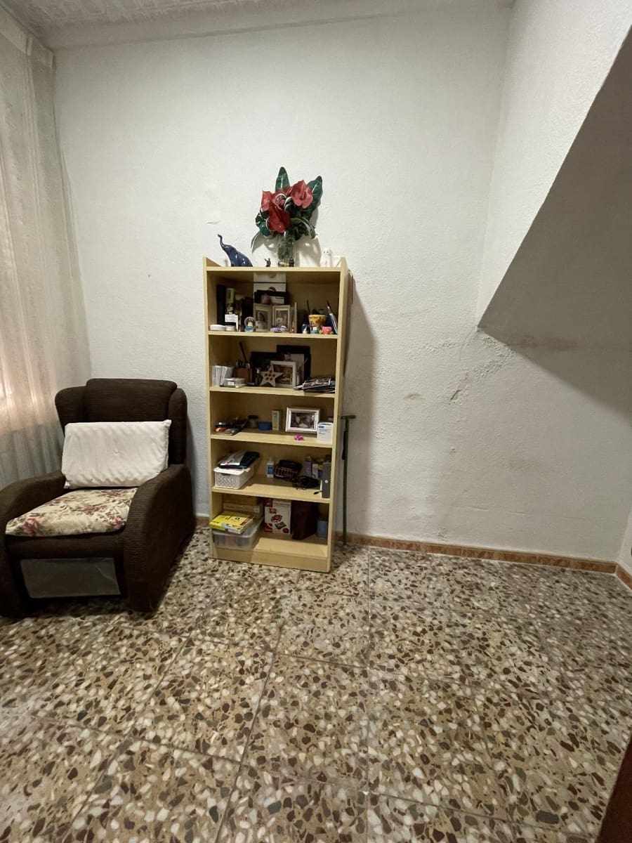 3 bedroom Villa for sale in Elda € 60,000 (Ref 8152342)