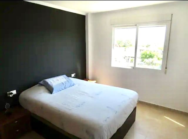 4 quarto Moradia para arrendar em Oliva Pueblo, Oliva com piscina garagem - 2 100 € (Ref: 8248217)