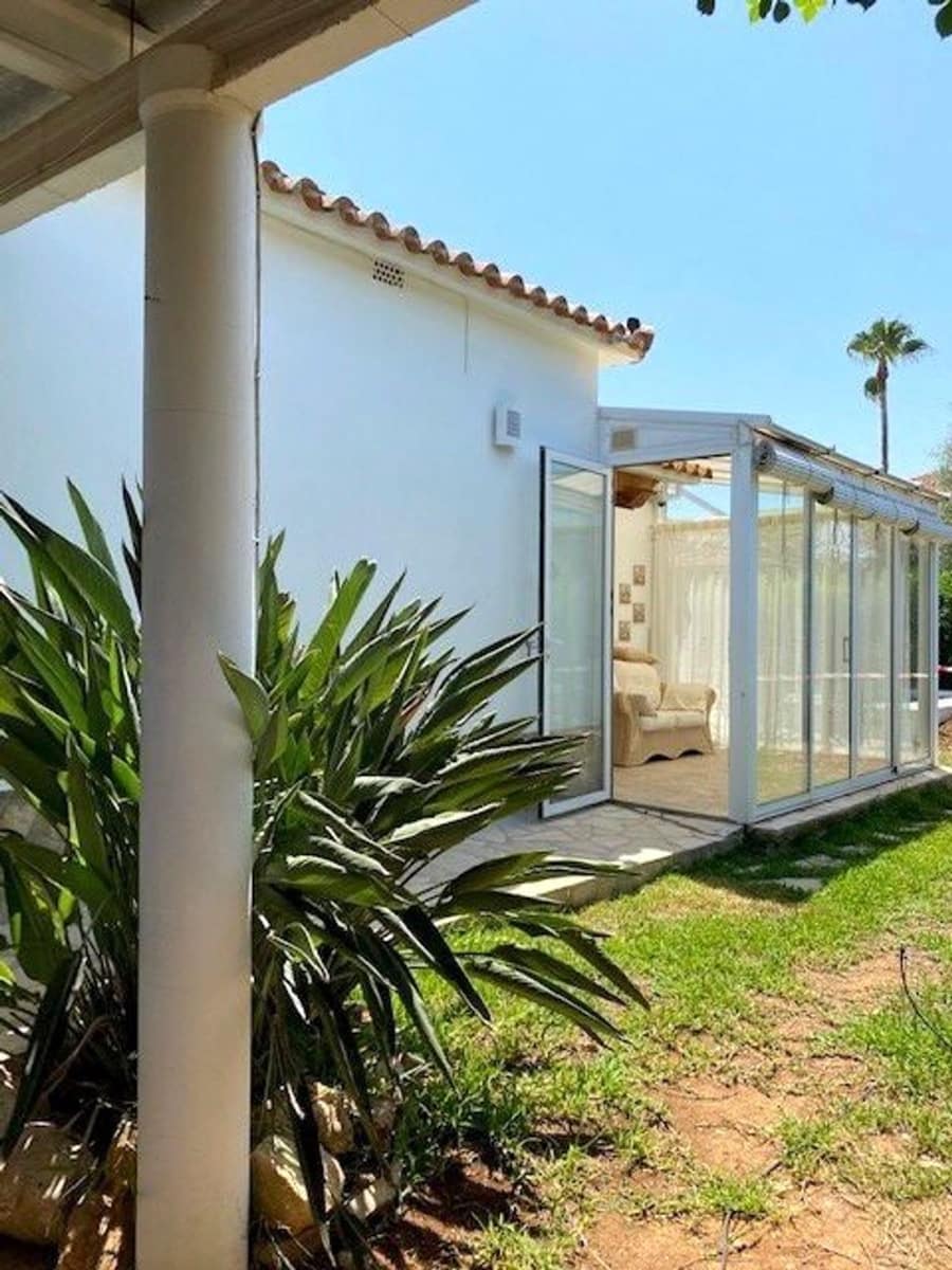 Casa de 2 habitaciones en Dénia en alquiler con piscina garaje - 1.750 € (Ref: 8299776)