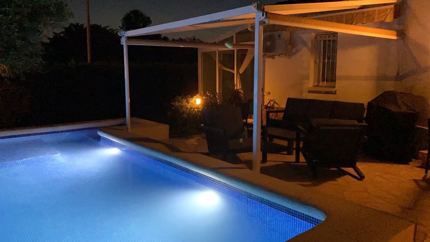 Casa de 2 habitaciones en Dénia en alquiler con piscina garaje - 1.750 € (Ref: 8299776)